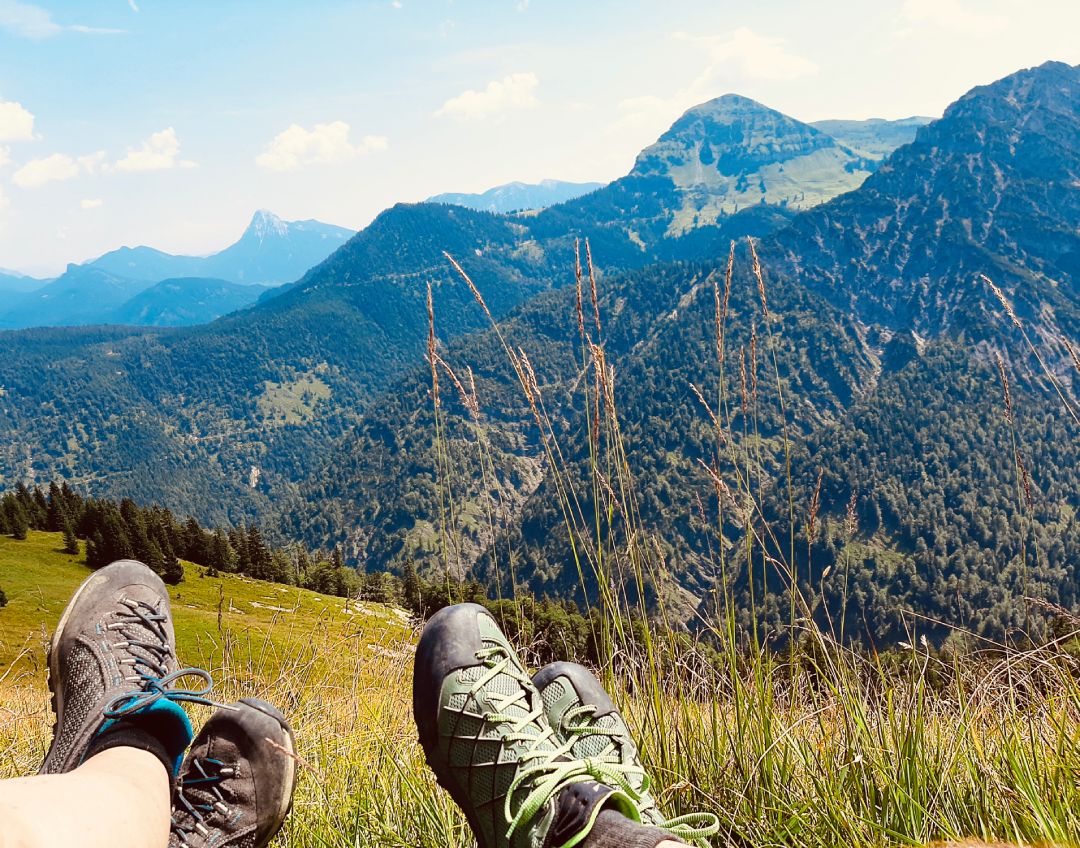 Wanderpause auf dem Weg zur Schuhspitzgruppe als Ort für die Traumaarbeit